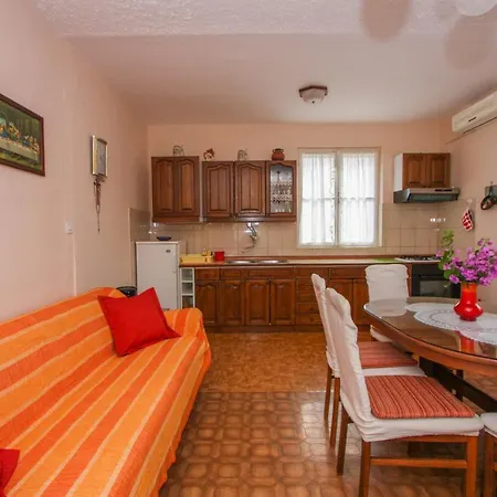 شقة Zana تروغير