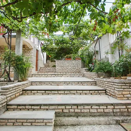 Zana * Trogir