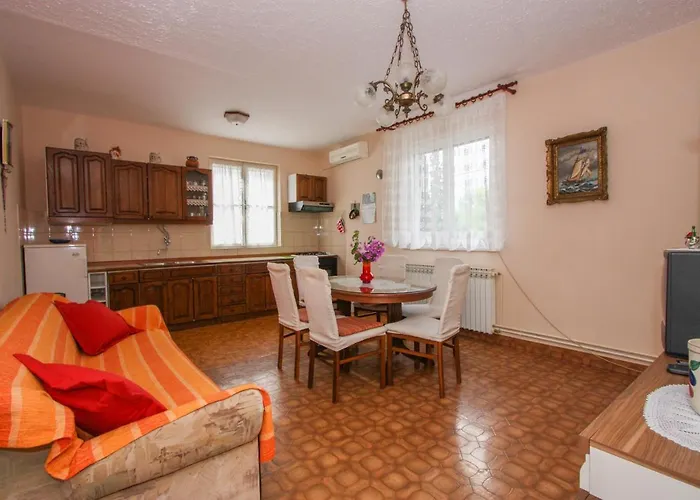 Apartment Zana *