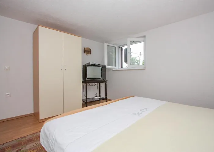 Zana Apartment *